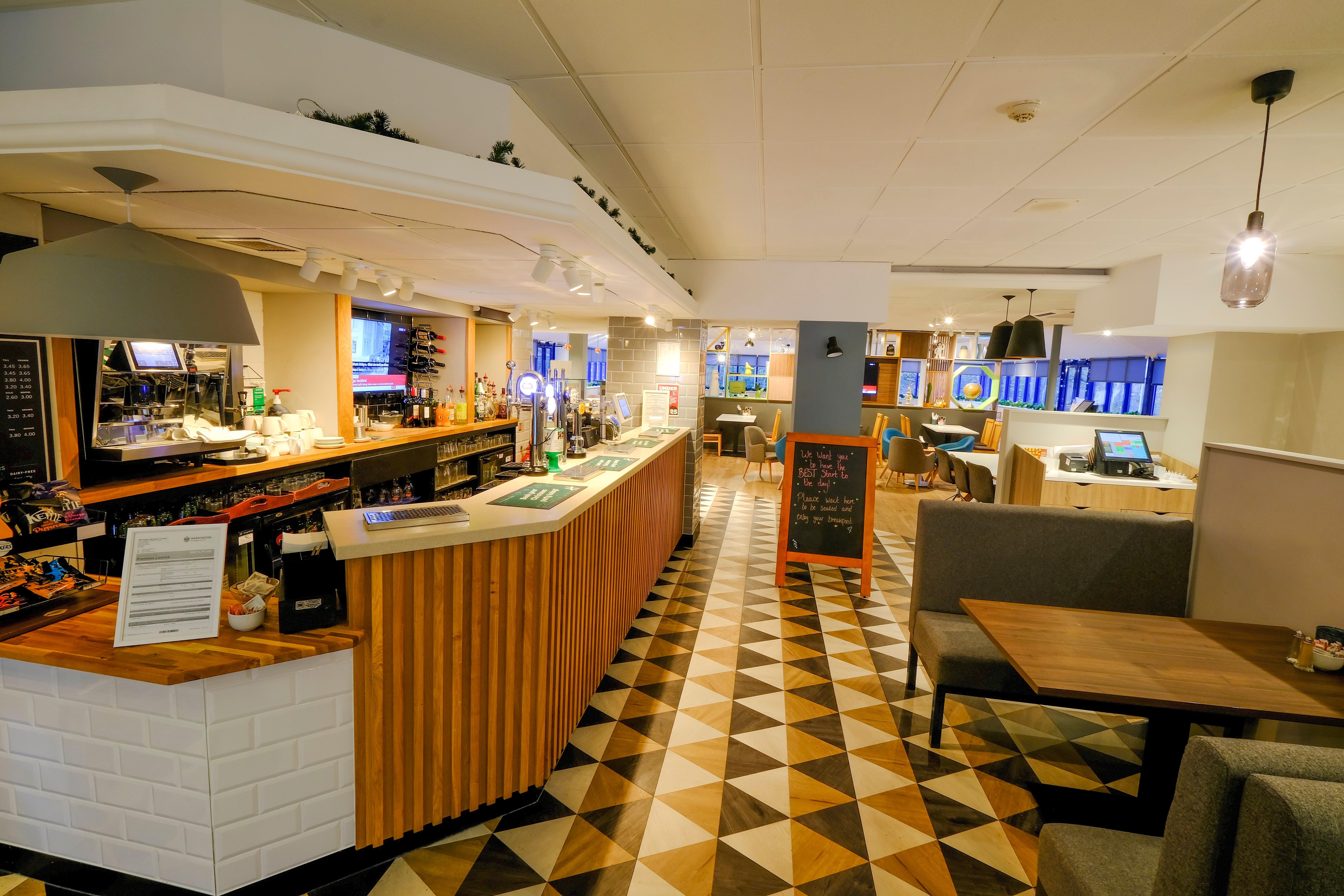 Holiday Inn Warrington By Ihg Exterior foto