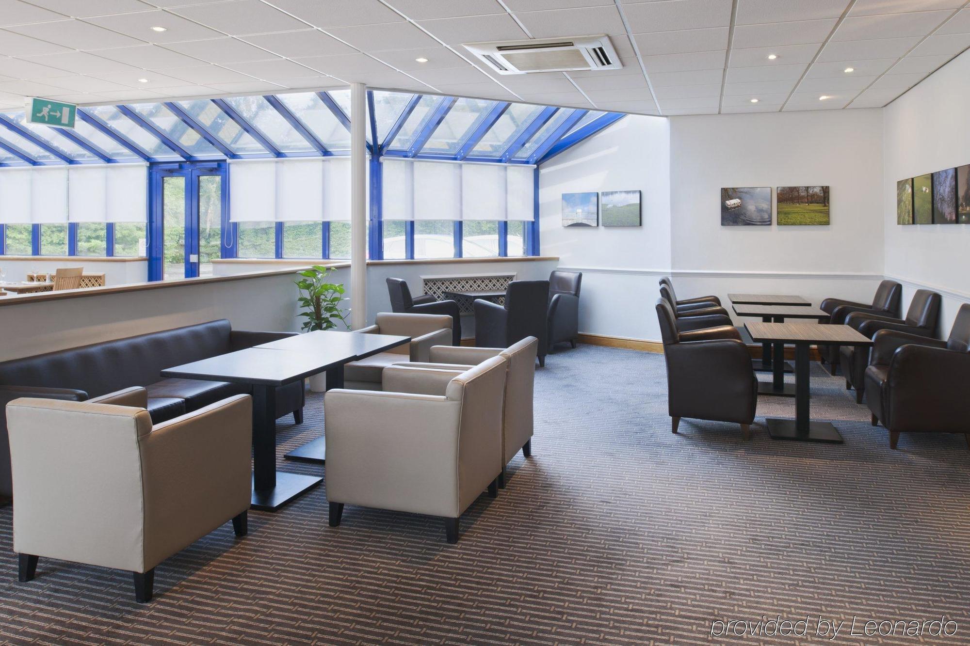 Holiday Inn Warrington By Ihg Exterior foto